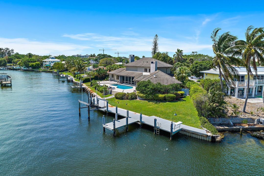 For Sale: $5,450,000 (4 beds, 5 baths, 4582 Square Feet)