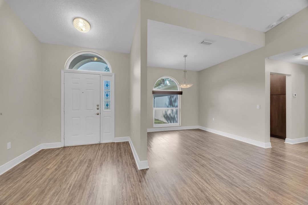 For Sale: $725,000 (3 beds, 2 baths, 1720 Square Feet)