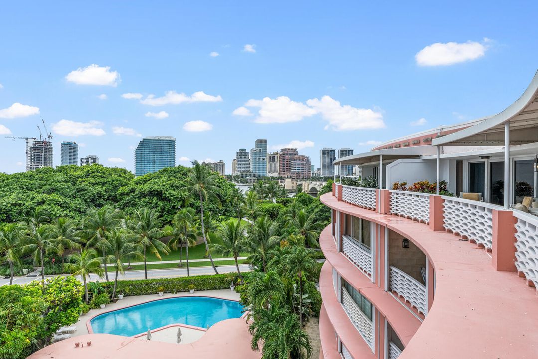 For Sale: $10,500,000 (3 beds, 2 baths, 2705 Square Feet)