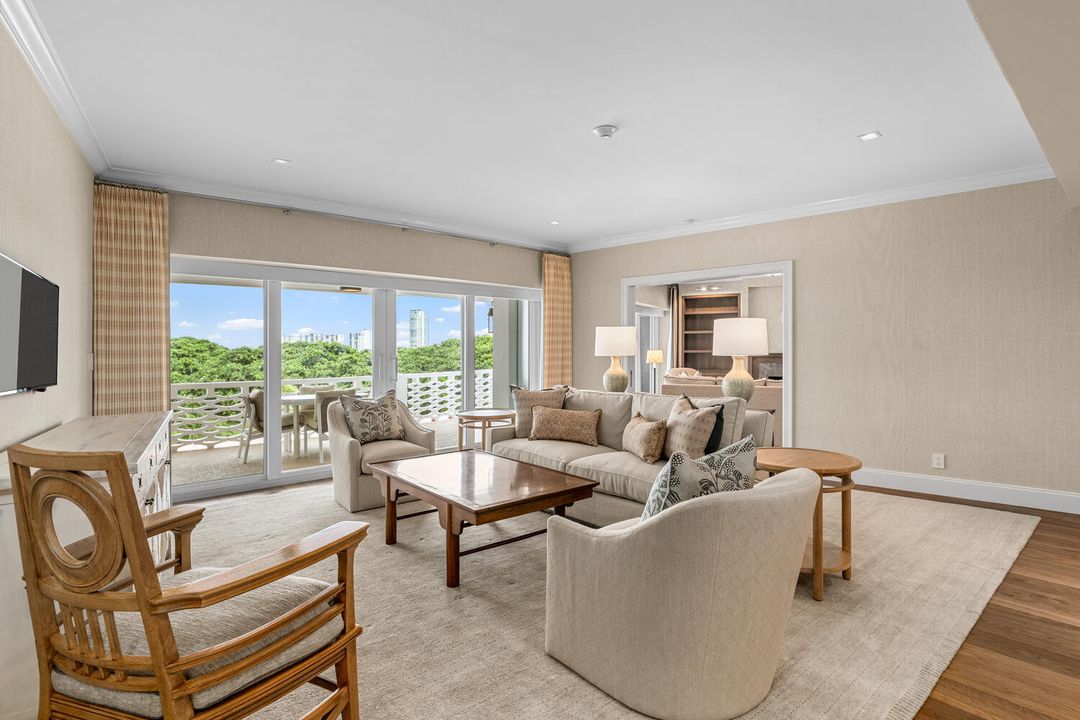 For Sale: $10,500,000 (3 beds, 2 baths, 2705 Square Feet)