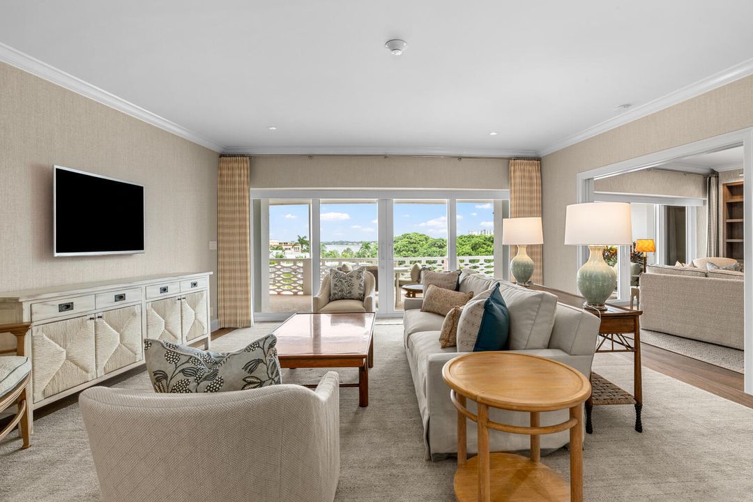 For Sale: $10,500,000 (3 beds, 2 baths, 2705 Square Feet)