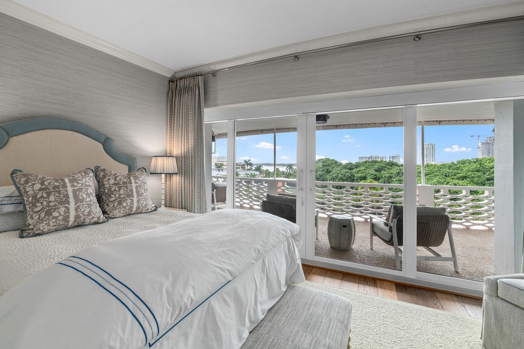 For Sale: $10,500,000 (3 beds, 2 baths, 2705 Square Feet)