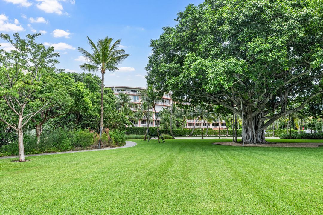 For Sale: $10,500,000 (3 beds, 2 baths, 2705 Square Feet)