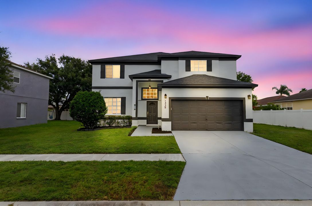 Под контрактом: $590,000 (5 спален, 3 ванн, 3174 Квадратных фут)