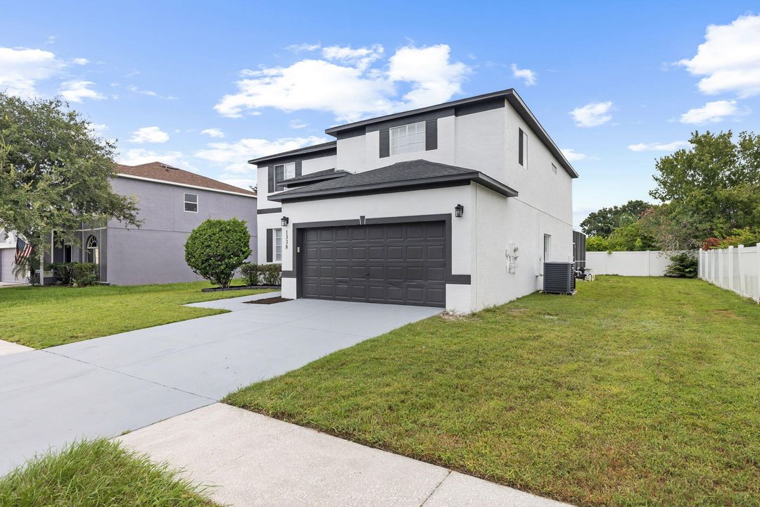 Под контрактом: $590,000 (5 спален, 3 ванн, 3174 Квадратных фут)