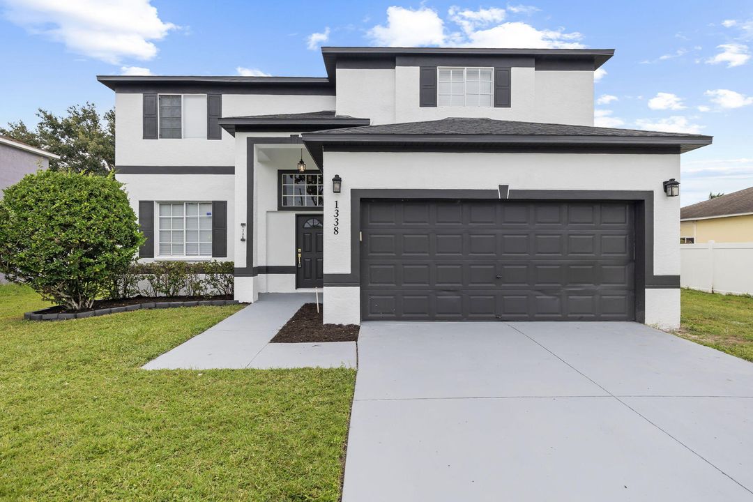 Под контрактом: $590,000 (5 спален, 3 ванн, 3174 Квадратных фут)