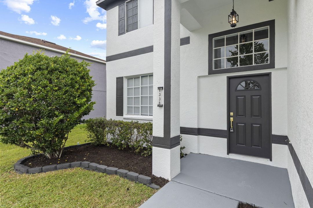 Под контрактом: $590,000 (5 спален, 3 ванн, 3174 Квадратных фут)