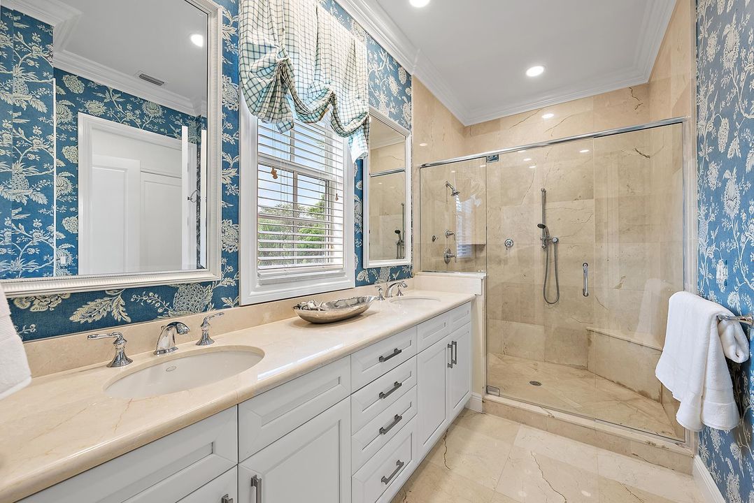 Activo con contrato: $2,539,000 (4 camas, 3 baños, 3741 Pies cuadrados)