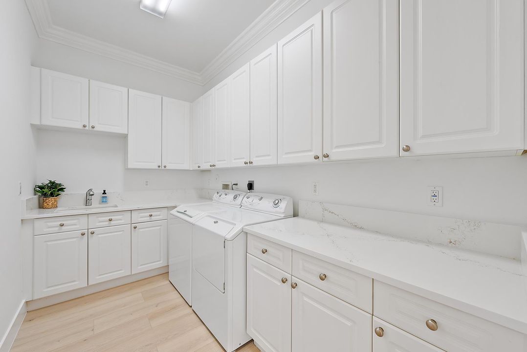 Activo con contrato: $2,539,000 (4 camas, 3 baños, 3741 Pies cuadrados)