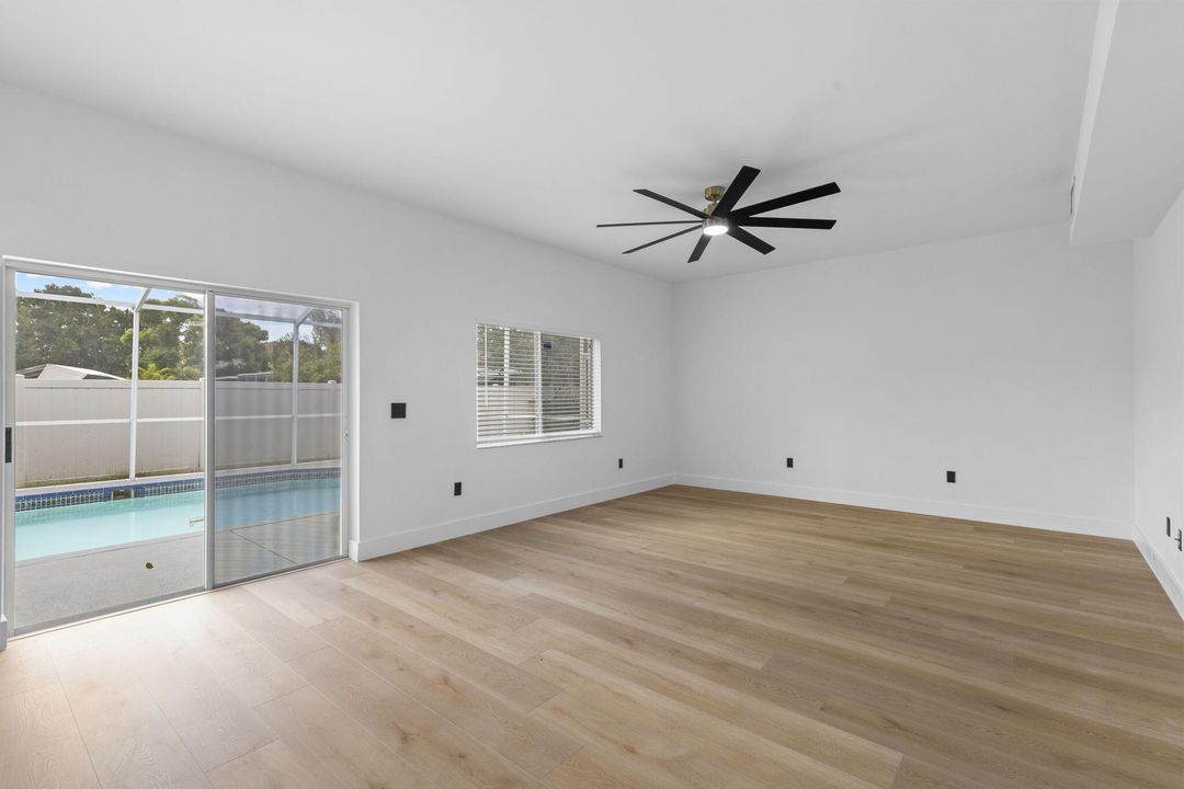 Под контрактом: $590,000 (5 спален, 3 ванн, 3174 Квадратных фут)