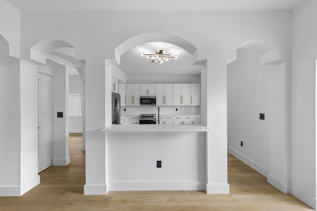 Под контрактом: $590,000 (5 спален, 3 ванн, 3174 Квадратных фут)