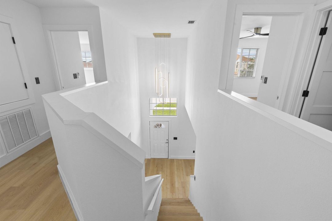 Под контрактом: $590,000 (5 спален, 3 ванн, 3174 Квадратных фут)