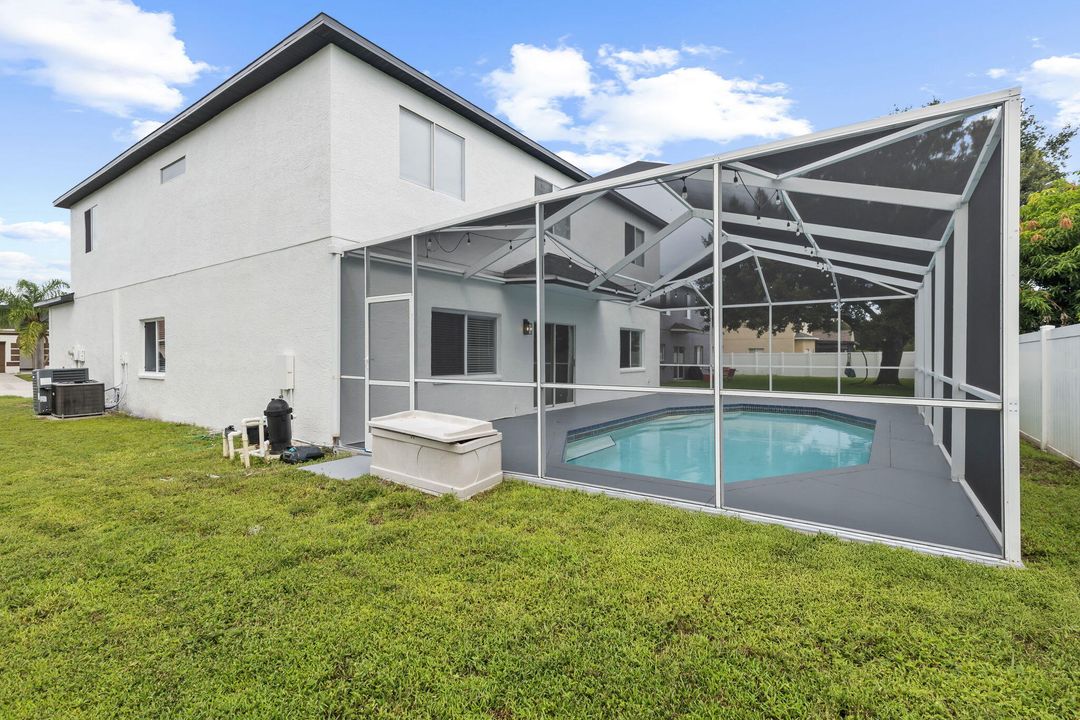 Под контрактом: $590,000 (5 спален, 3 ванн, 3174 Квадратных фут)