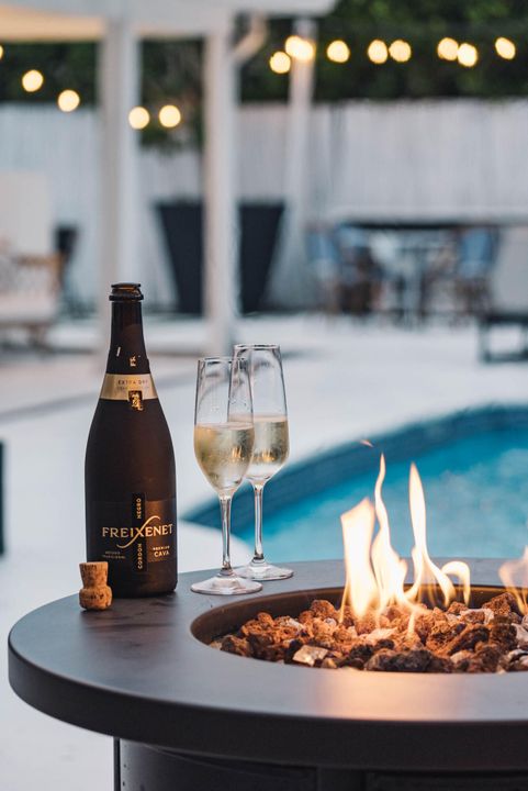 For Sale: $1,599,900 (3 beds, 3 baths, 1988 Square Feet)