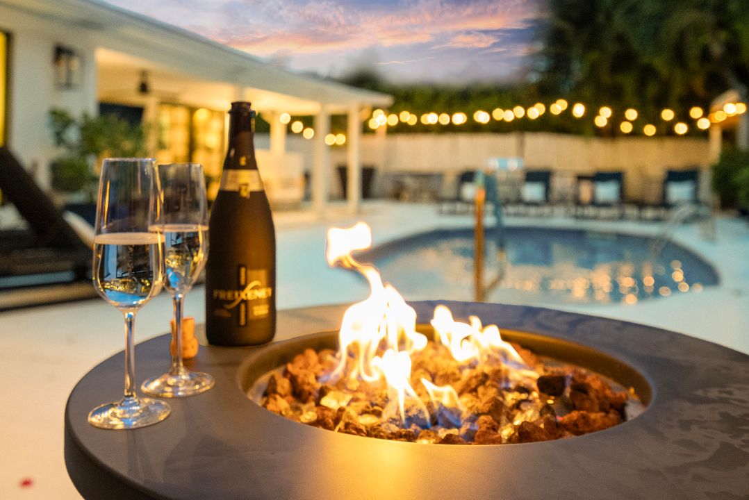 For Sale: $1,599,900 (3 beds, 3 baths, 1988 Square Feet)