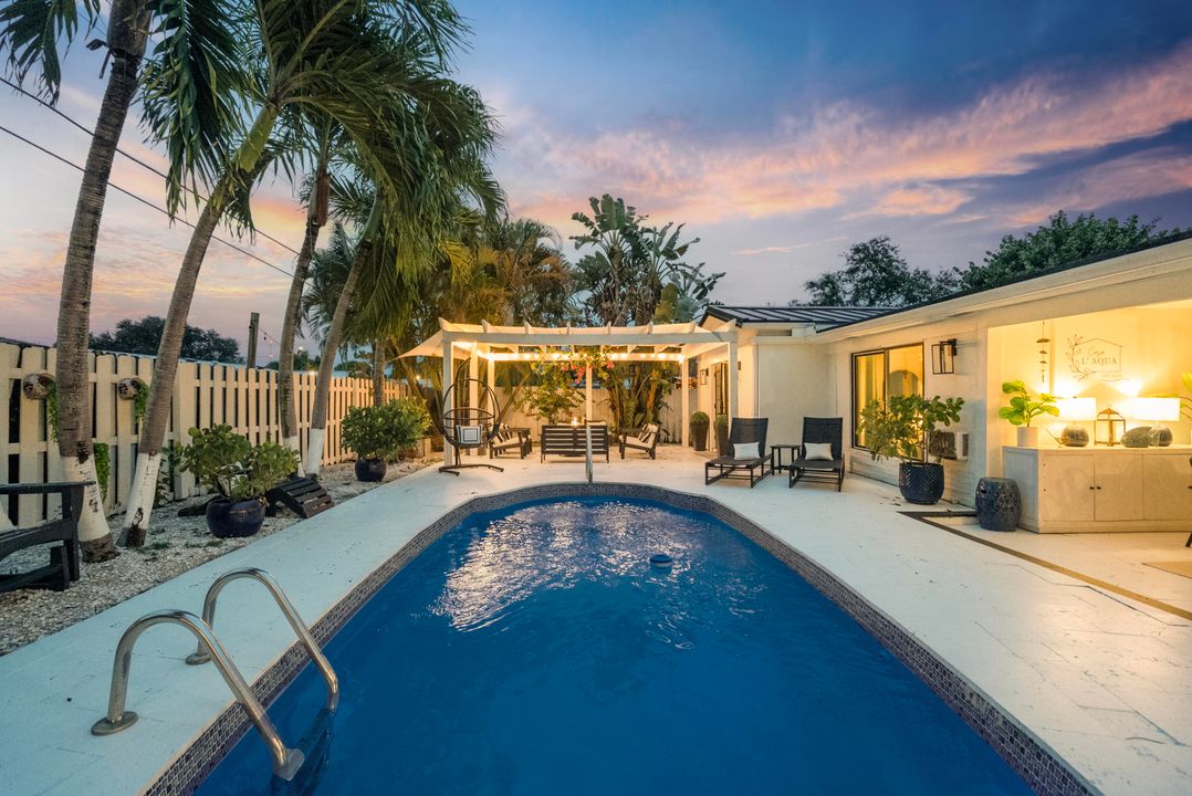 For Sale: $1,599,900 (3 beds, 3 baths, 1988 Square Feet)