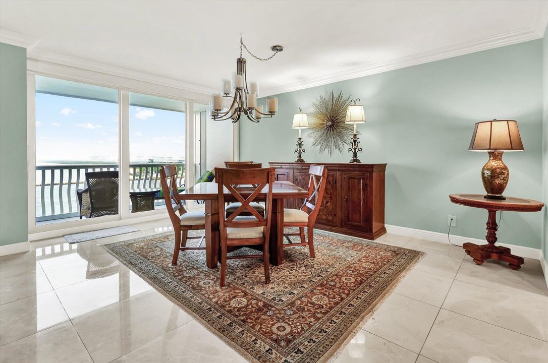 Active With Contract: $1,200,000 (2 beds, 2 baths, 1970 Square Feet)