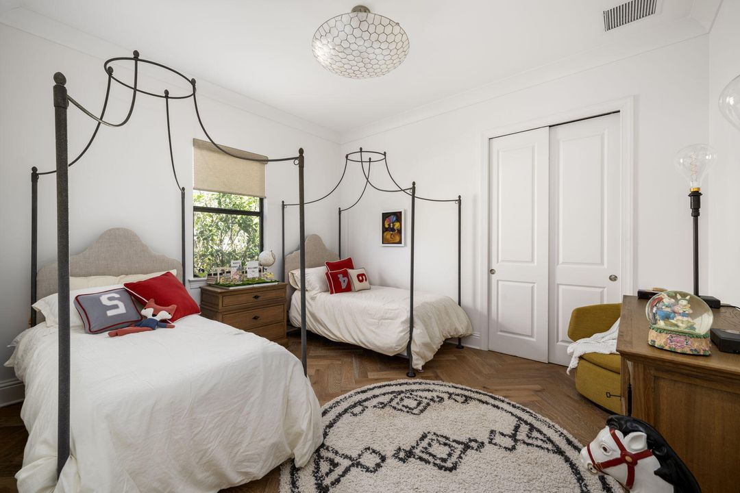 Active With Contract: $2,550,000 (3 beds, 3 baths, 3263 Square Feet)