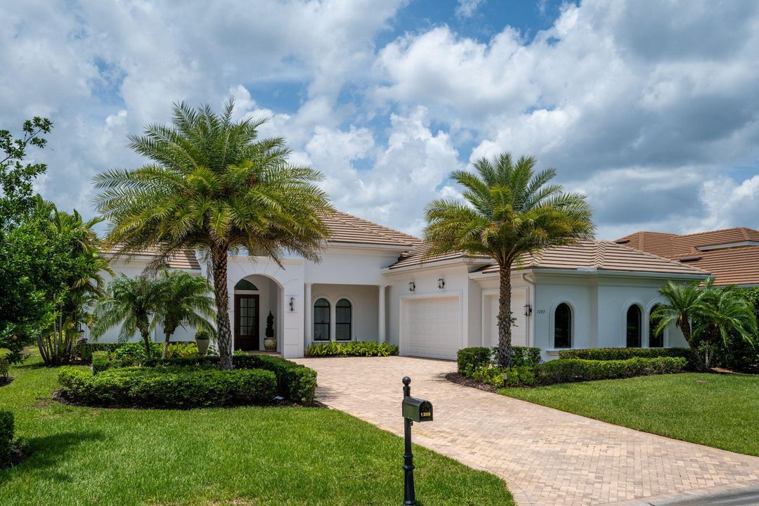 Active With Contract: $2,550,000 (3 beds, 3 baths, 3263 Square Feet)