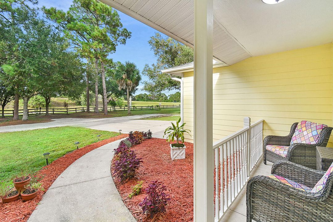 For Sale: $625,000 (3 beds, 2 baths, 1939 Square Feet)