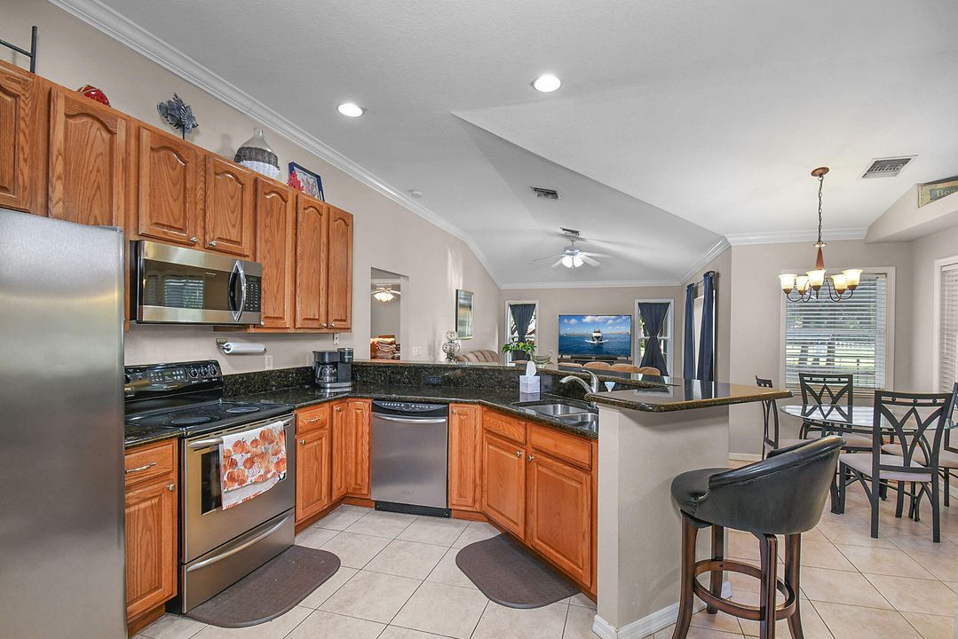 For Sale: $625,000 (3 beds, 2 baths, 1939 Square Feet)