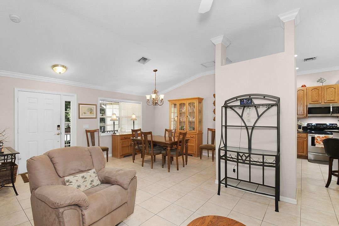 For Sale: $625,000 (3 beds, 2 baths, 1939 Square Feet)