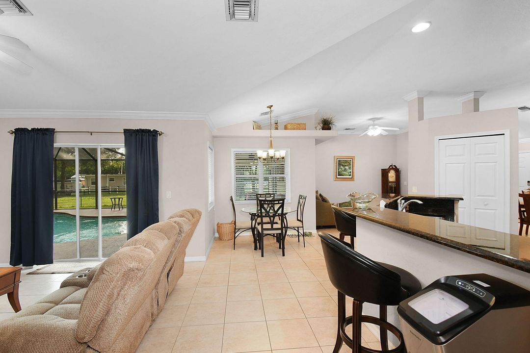 For Sale: $625,000 (3 beds, 2 baths, 1939 Square Feet)