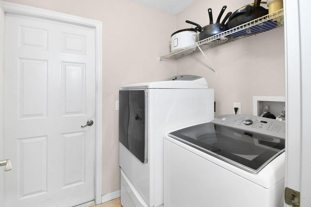 For Sale: $625,000 (3 beds, 2 baths, 1939 Square Feet)