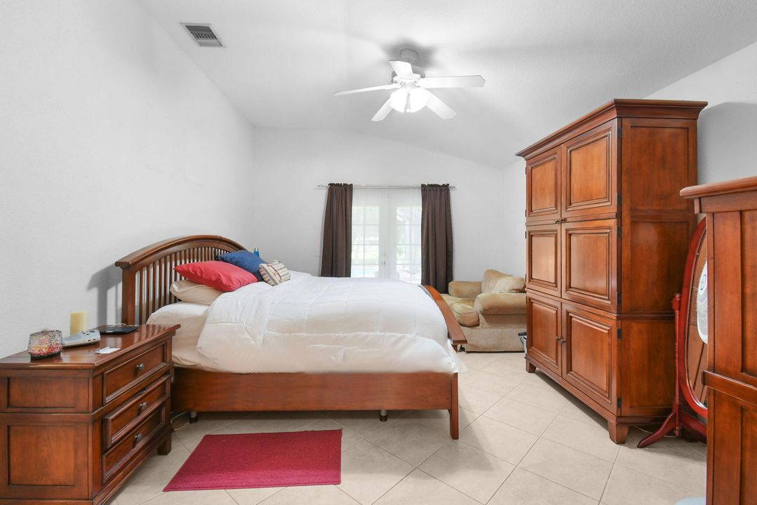 For Sale: $625,000 (3 beds, 2 baths, 1939 Square Feet)