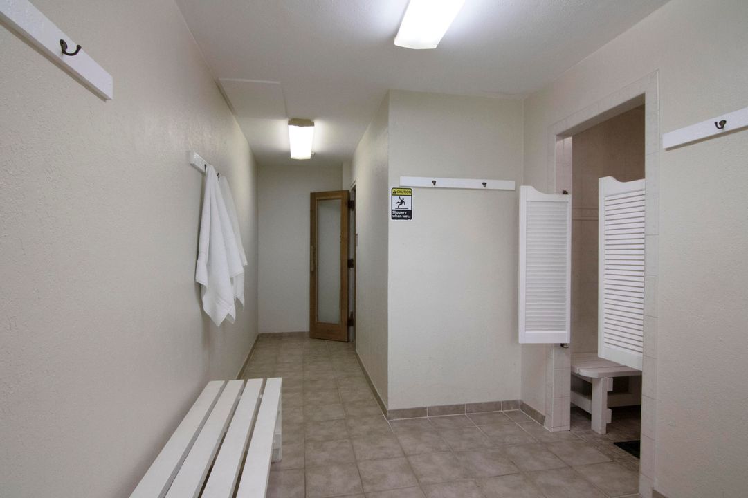 Active With Contract: $4,200 (1 beds, 1 baths, 800 Square Feet)