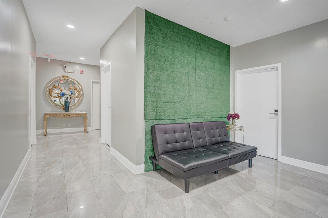 合同活跃: $2,829,000 (0 贝兹, 0 浴室, 5805 平方英尺)