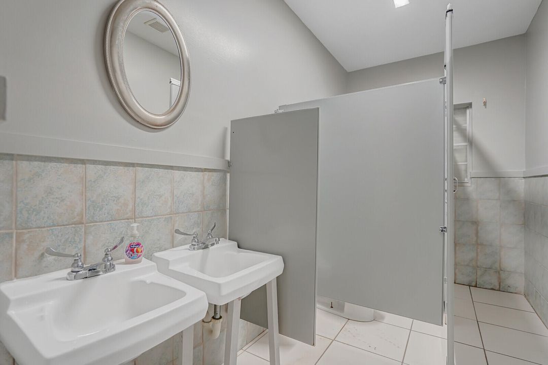 合同活跃: $2,829,000 (0 贝兹, 0 浴室, 5805 平方英尺)