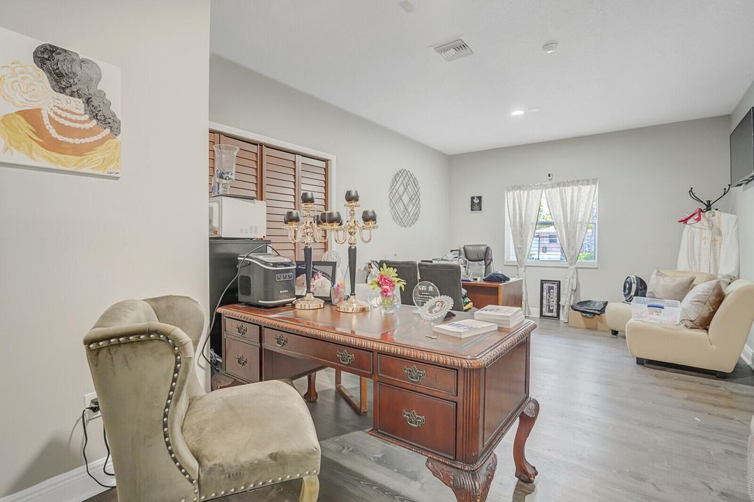 合同活跃: $2,829,000 (0 贝兹, 0 浴室, 5805 平方英尺)