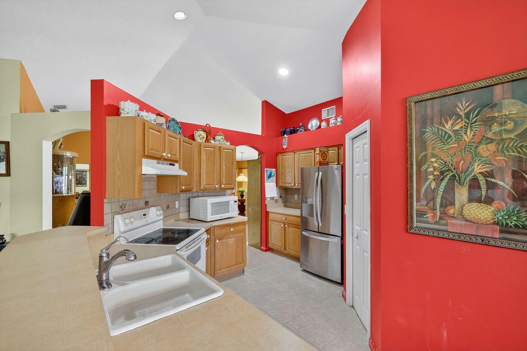 合同活跃: $530,000 (4 贝兹, 2 浴室, 2185 平方英尺)