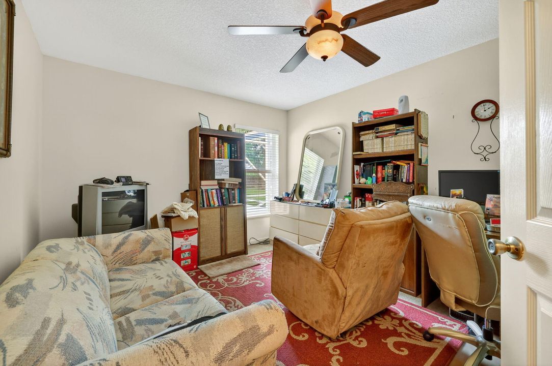 合同活跃: $530,000 (4 贝兹, 2 浴室, 2185 平方英尺)