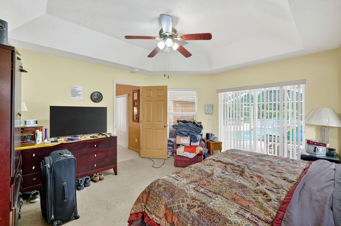 合同活跃: $530,000 (4 贝兹, 2 浴室, 2185 平方英尺)