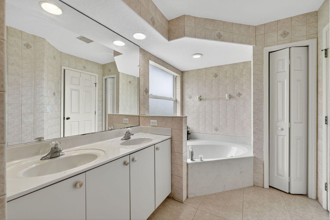 合同活跃: $530,000 (4 贝兹, 2 浴室, 2185 平方英尺)