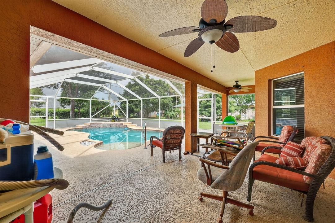 合同活跃: $530,000 (4 贝兹, 2 浴室, 2185 平方英尺)