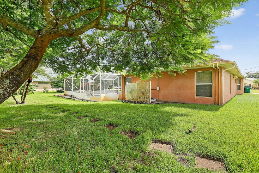 合同活跃: $530,000 (4 贝兹, 2 浴室, 2185 平方英尺)