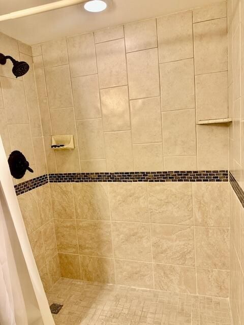 待售: $124,000 (1 贝兹, 1 浴室, 720 平方英尺)