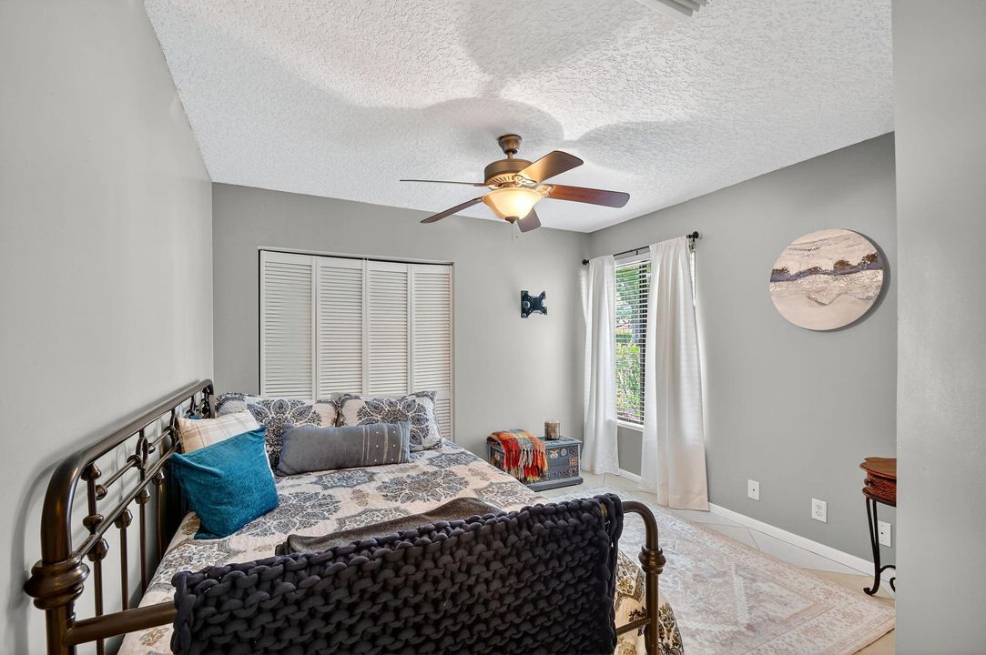 На продажу: $269,000 (3 спален, 2 ванн, 1225 Квадратных фут)