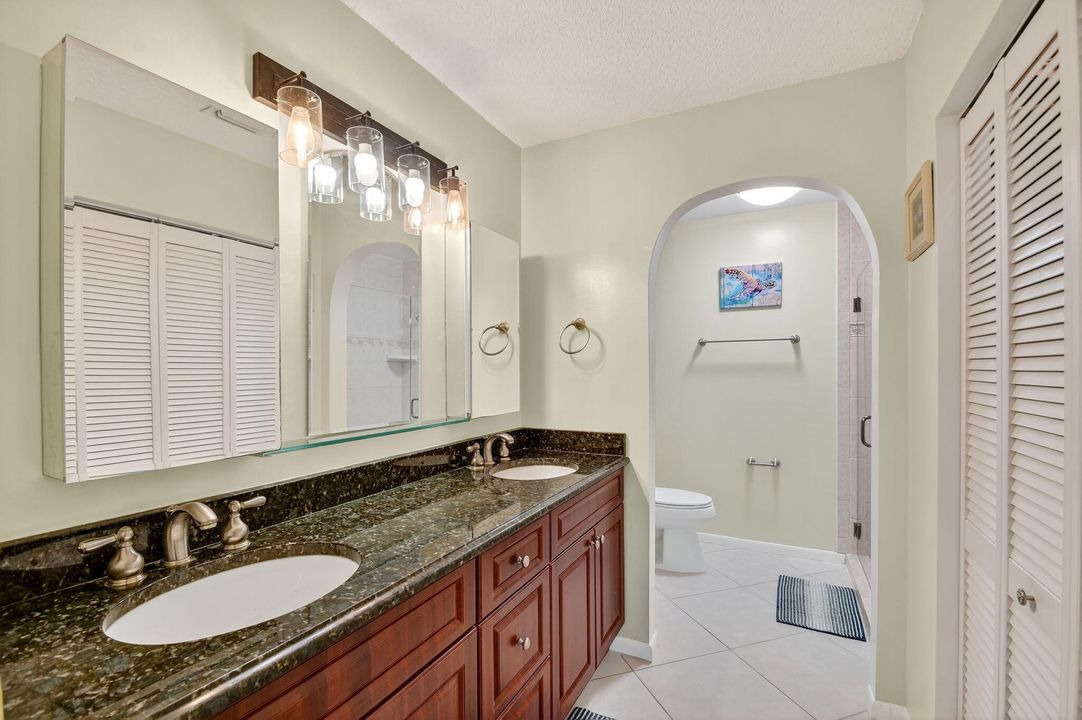 На продажу: $269,000 (3 спален, 2 ванн, 1225 Квадратных фут)