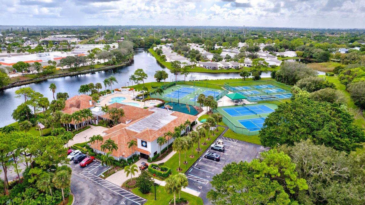 На продажу: $269,000 (3 спален, 2 ванн, 1225 Квадратных фут)