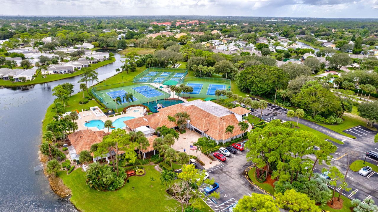 На продажу: $269,000 (3 спален, 2 ванн, 1225 Квадратных фут)