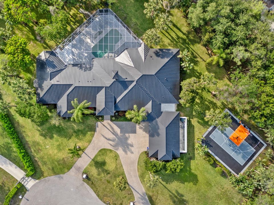 For Sale: $3,199,000 (5 beds, 5 baths, 5633 Square Feet)