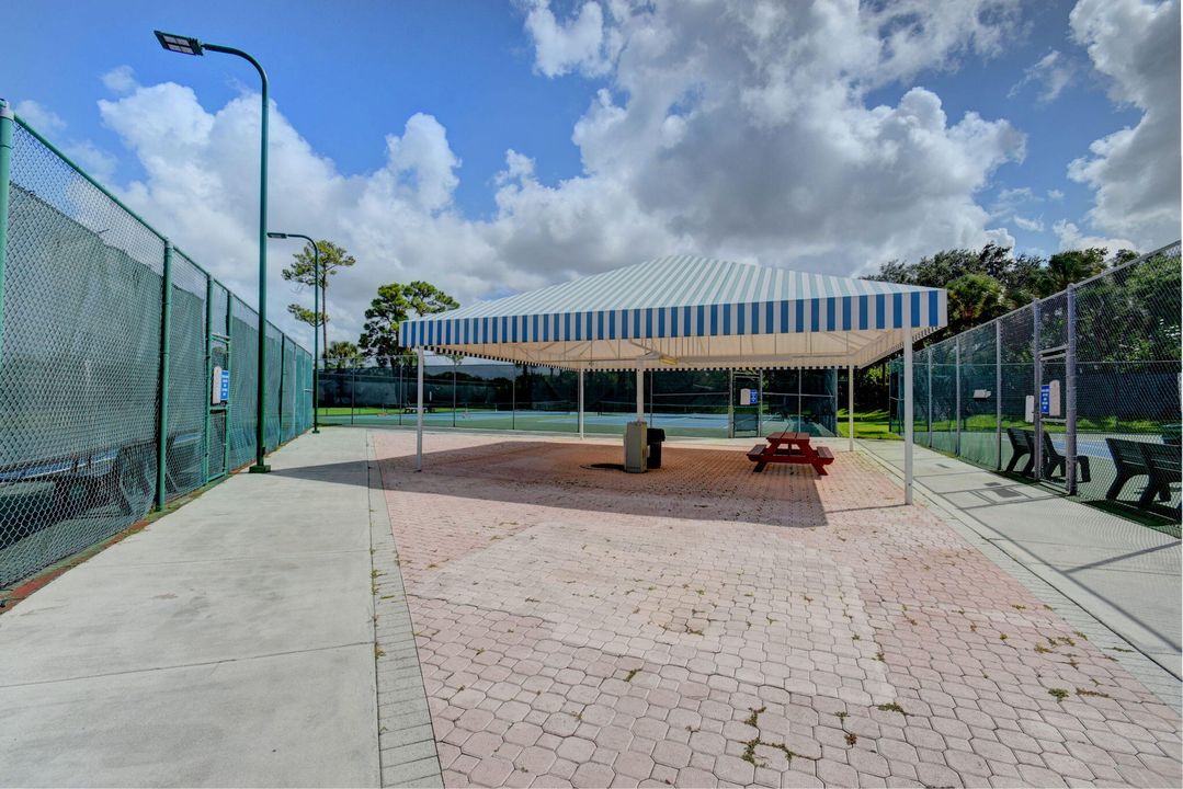 На продажу: $269,000 (3 спален, 2 ванн, 1225 Квадратных фут)