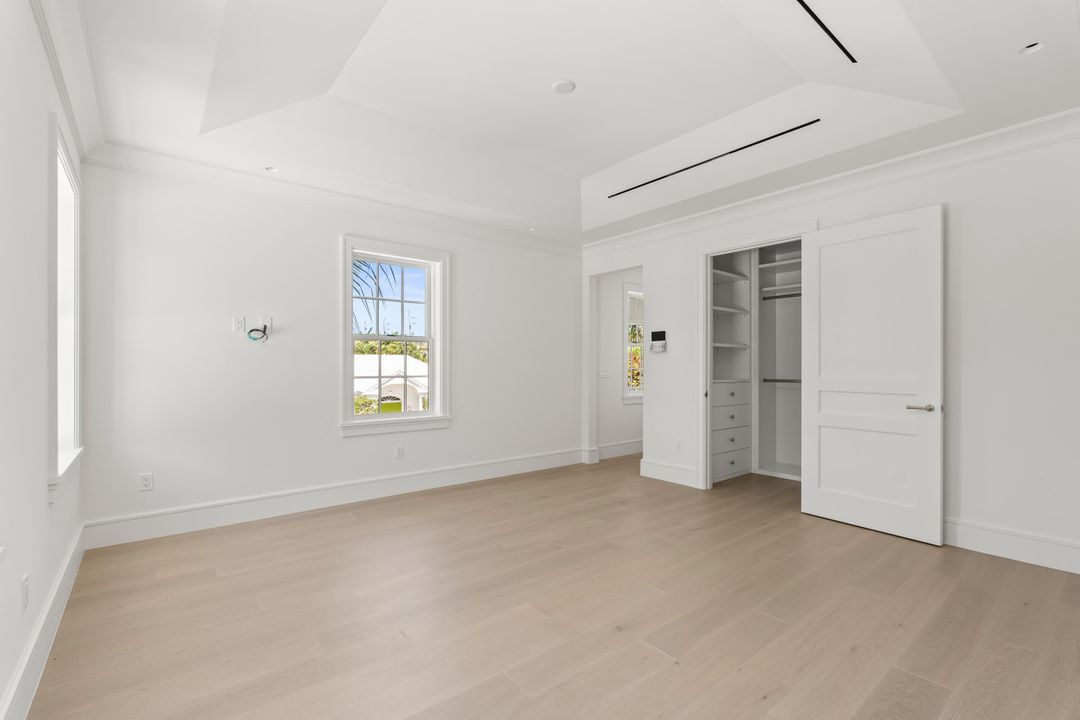 Active With Contract: $17,950,000 (4 beds, 6 baths, 5842 Square Feet)