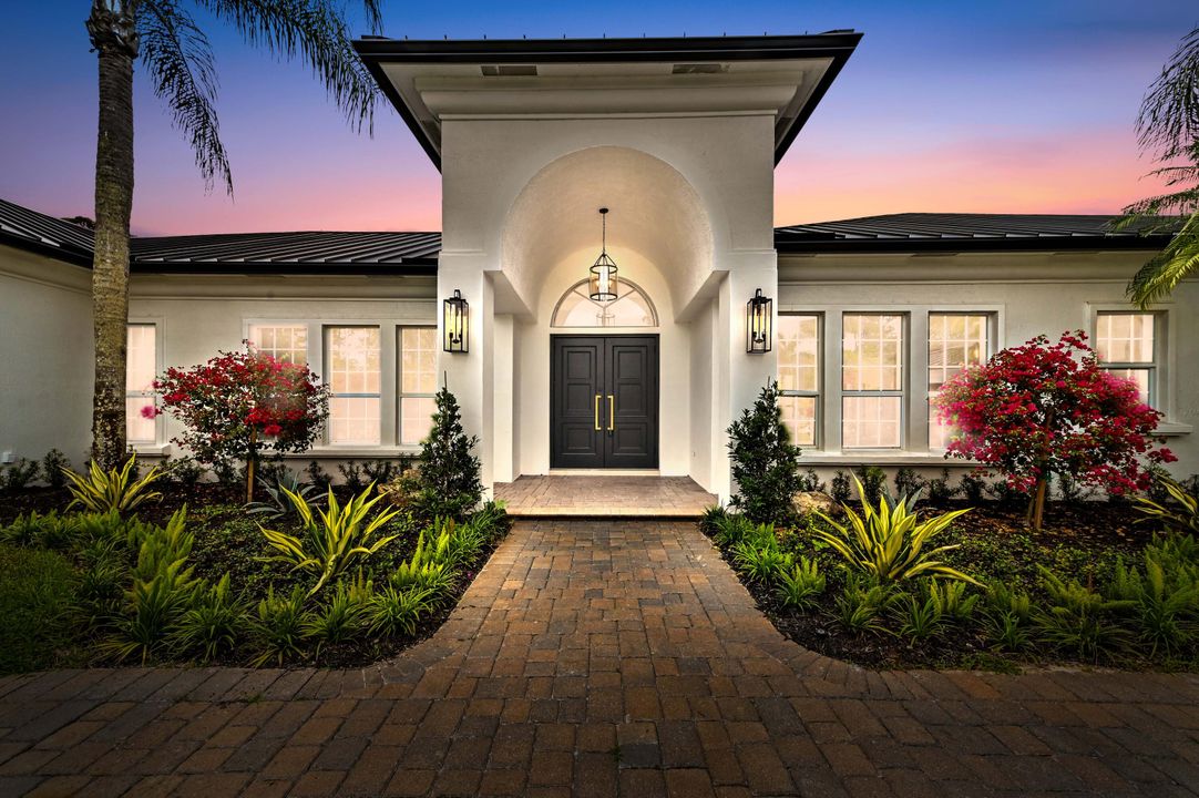 For Sale: $3,199,000 (5 beds, 5 baths, 5633 Square Feet)