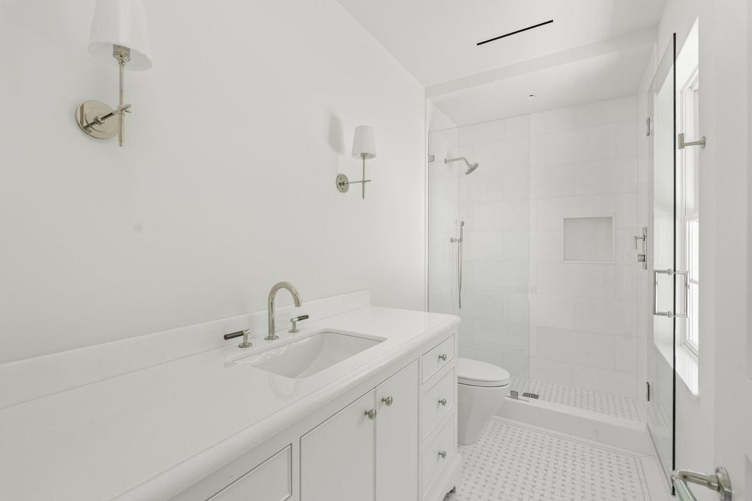 Active With Contract: $17,950,000 (4 beds, 6 baths, 5842 Square Feet)