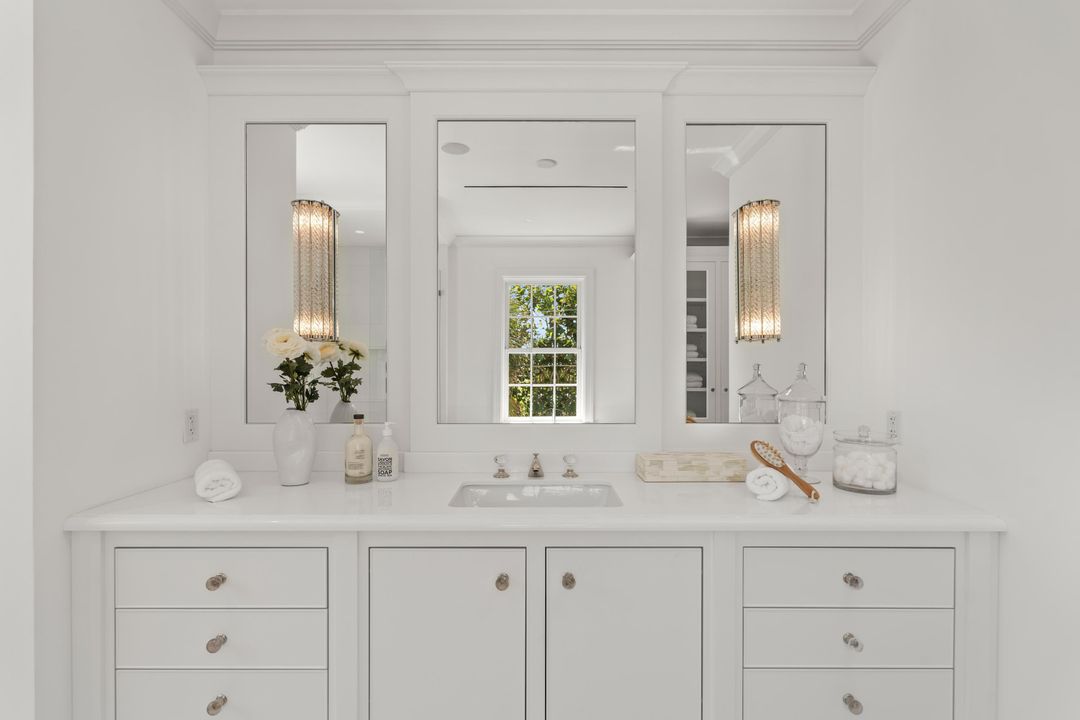 Active With Contract: $17,950,000 (4 beds, 6 baths, 5842 Square Feet)